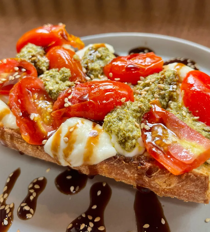 Tostada Caprese